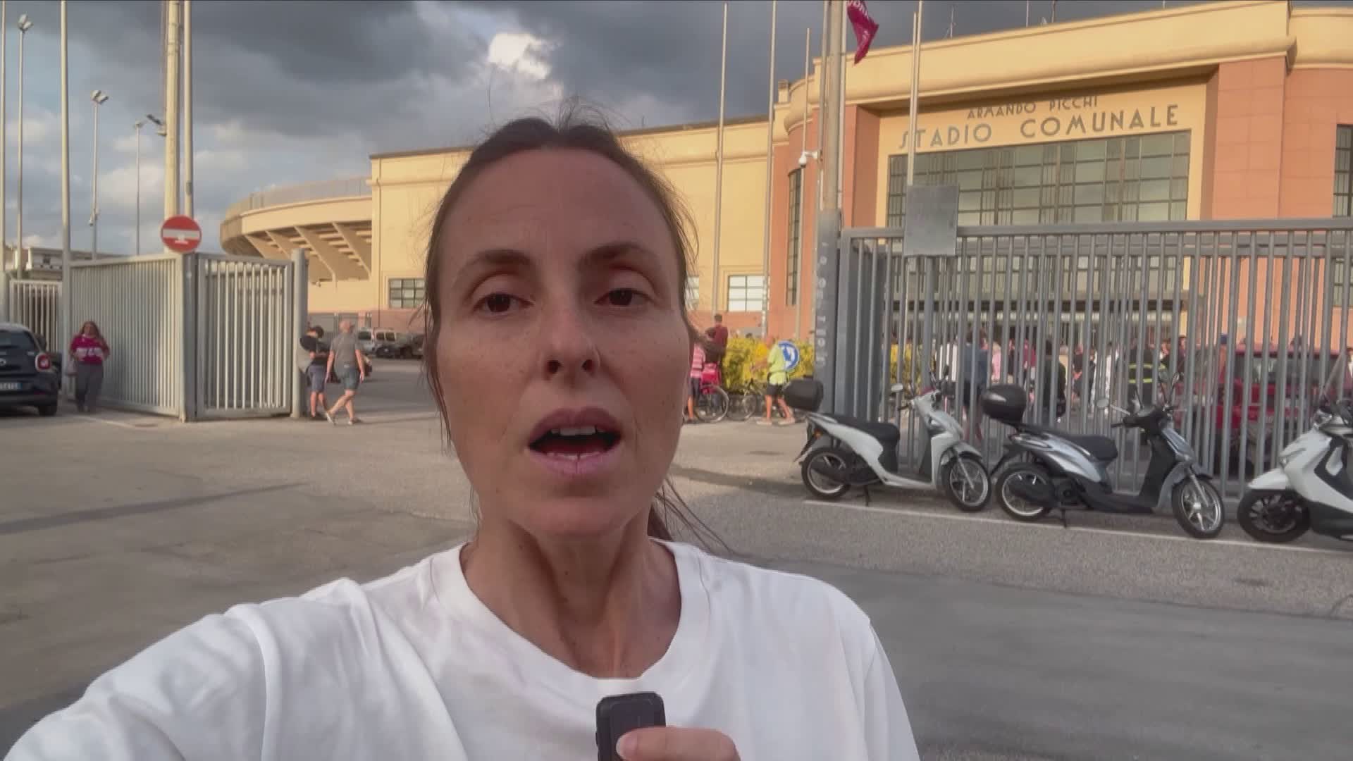 Protti Bari INTITOLATO A IGOR PROTTI L'INGRESSO PRINCIPALE DELLO STADIO - Toscana Tv